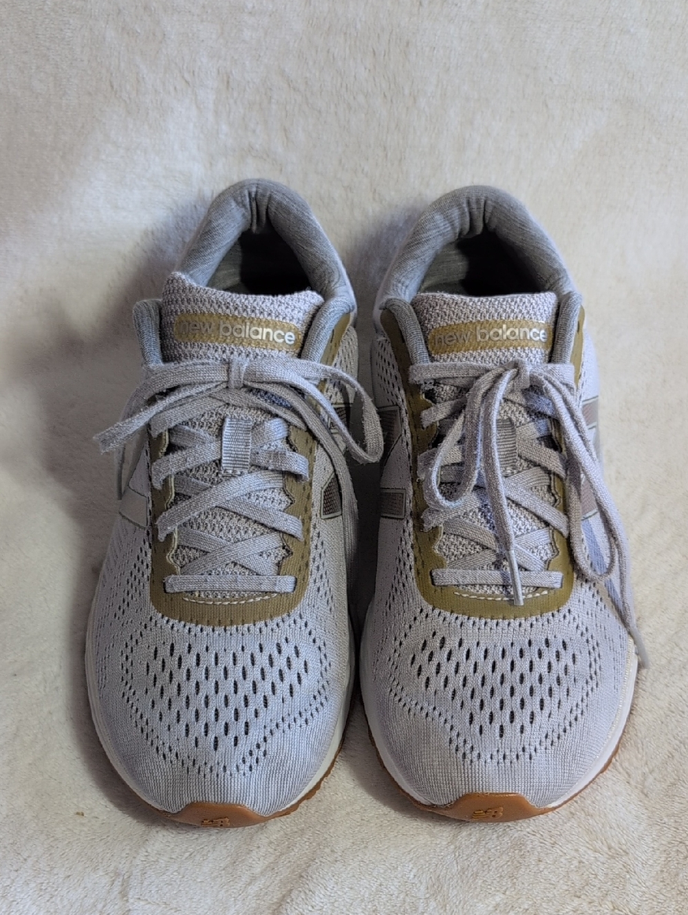 New Balance Kids Light Gray Sneakers with Olive Accents